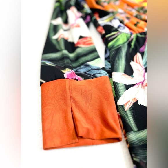 PETIT POIS Women’s 3/4 Sleeve V Neck Top M Mixed‎ Floral Artsy Boho Tropical - Picture 4 of 14